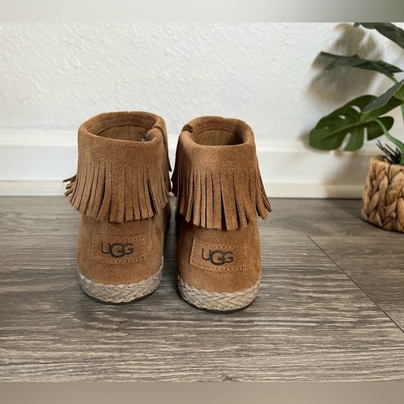 Ugg kennadi fringe moccasin boots in camel. NWT! Size 7 - Picture 6 of 9